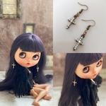 ドール用💐アンティーククロスピアス🥀パール オーロラ 金古美 十字架 ブライス ドール ドルフィー