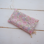 ★LIBERTY　Betsy　ベッツィ　プリムローズヒル　ビニコのクリアポケット付きぺたんこポーチ　◆輸入リバティZOZO MOOi *Metallic　