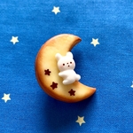 三日月クッキーとうさぎのブローチ