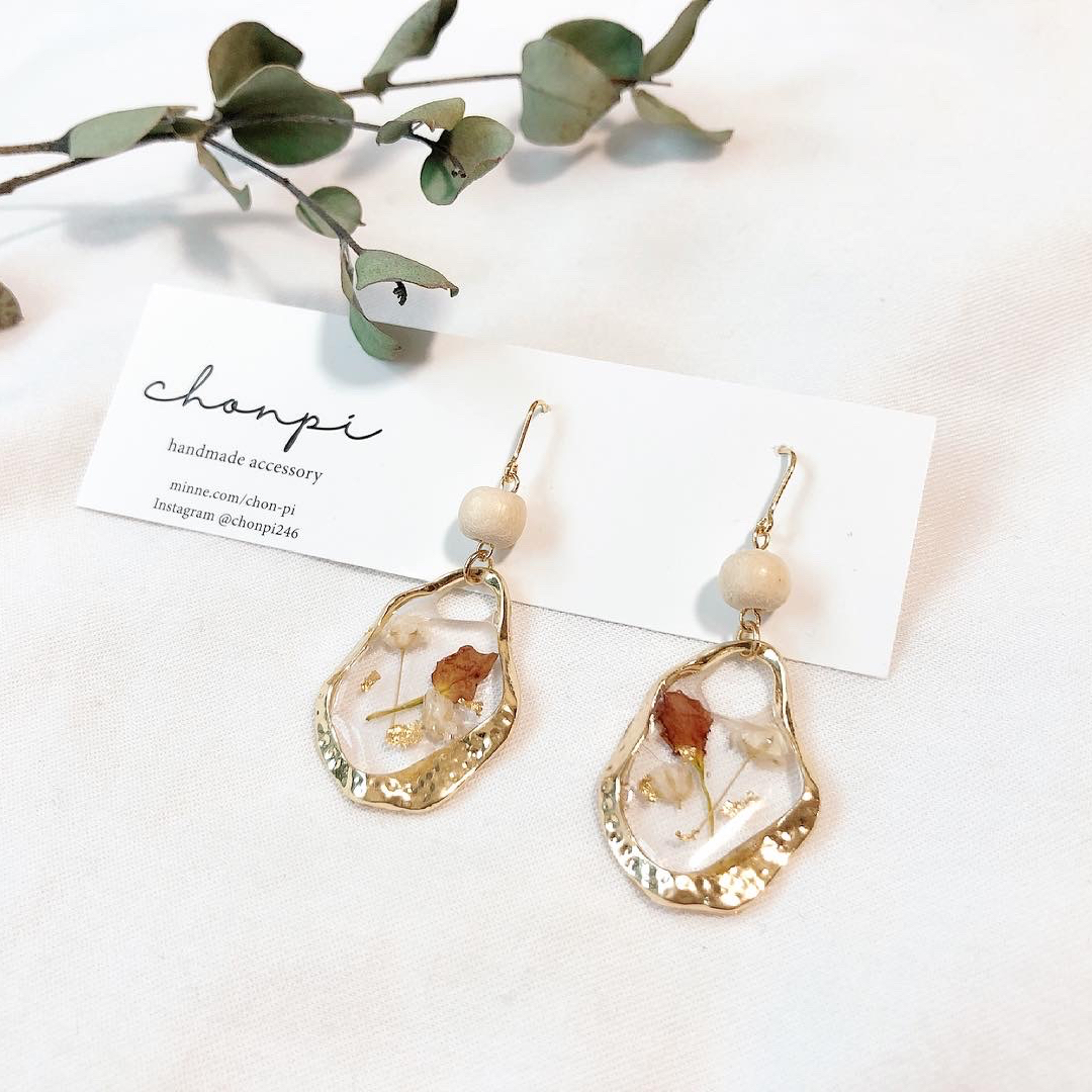 ドライフラワー×変形ゴールド×クリアレジンピアス/イヤリング