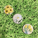 pandashima様専用　お花とカエルの刺繍ブローチ