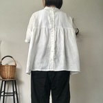 New:オフ白リネン:バックボタンのギャザーブラウス
