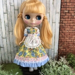 黄色の花柄ワンピース