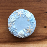 刺繍くるみボタン（ヘアゴム/ブローチ）