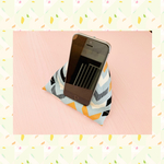 ［送料無料］Instagramで話題！オンライン会議で大活躍！レトロ柄 スマホクッション［新しい生活様式対応グッズ］