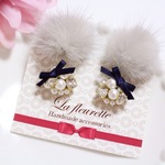 再入荷 ♡ グレーのファーキャッチ ピアス/イヤリング