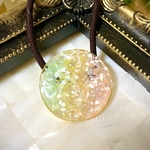 レジンのヘアゴム シェルのグラデーション　レインボー