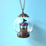 ガラスドームのちいさな遊園地　メリーゴーランド　ネックレス　金古美