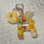 ハートのチャーム付きイニシャルキーホルダー♡