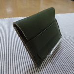 革のカードケース　カーキ