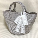 夏🌴先取りSALE🌟シャインカラーのエコアンダリアで編んだリボンで魅せるマルシェバッグ/シルバーピンク