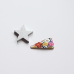 Liberty triangle  pin♡　 三角パッチンピン