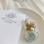 【今だけ送料無料】.*･ﾟブリザーブドフラワー×薔薇(パウダーブルー) レジン イヤーカフ.ﾟ･*.