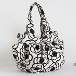 Mサイズ　生成り色　重なる花柄プリント生地　 ころりんバッグ♪Mサイズ　Fm2 Lab.