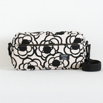 大きいサイズ　生成り色地　重なる花柄プリント生地　シンプルショルダーバッグ♪　Fm2 Lab.