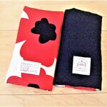 エルゴ用よだれパッド・リバーシブル 北欧調花柄red×ブラック
