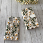 刺繍の風にそよぐフラワー　iPhoneケース