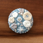 ビーズ刺繍くるみボタン（ヘアゴム/ブローチ）