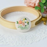 SALE 【 ブローチ 】刺繍 くるみボタン 850→600円(10月末まで)