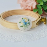 SALE【 ブローチ 】刺繍 くるみボタン 850→600円(10月末まで)
