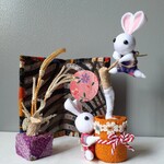 お月見きねつきピョンうさぎ　ちりめん細工　屏風　置物　ストロベリームーン　十五夜　兎　卯年　お正月　餅つき