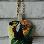 オニオオハシとひまわりのバックチャーム　　　ビーズ刺繡・手刺繍