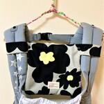 エルゴ用 ママのお洋服用よだれパッド♪リバーシブル 北欧調花柄GY×ブラック