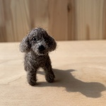 フェルト犬　小さなプードル　チャコールさん　<MW397>
