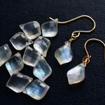  【限定数のみ】鱗のカケラ　白蝶貝×クリスタル　シャンデリアカット　14KGFピアス 