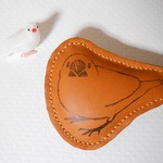白文鳥のふっくら本革ブローチ その４ 〔色違い〕