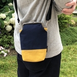 帆布✖️がま口　バイカラーのスマホポシェット　ネイビー✖️イエロー