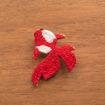 金魚の手刺繍ブローチ（赤）