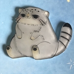 おっさん座りのマヌルネコブローチ　
