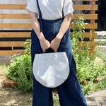本革　手縫い　白いカバン　丸いカバン　持ち手クリスタル　夏バッグ　夏カバン