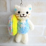 ☆12ac56様　お取り置き品☆～浮き輪を持った猫さん～ストラップ【白猫・水色・マーブル】