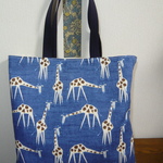 USA生地　キリン柄のトートバッグ