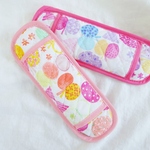 ふわふわの水筒ひもカバー女の子向け♪ひも通しタイプ【水彩キャンディ蝶々柄】＊キルティング使用　入園・入学・進級準備に