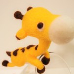 かしげキリン＊「肩凝ったらぁ…のびのび～」＊パソコン＊羊毛フェルト