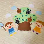 夏の壁面飾り　虫とり