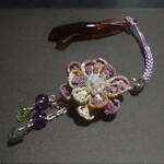 つまみ細工　マツムシソウの根付ストラップ
