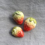 陶ブローチ　いちご