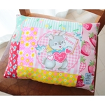 【 限定１・即納品 】綿入り　パッチワーククッション　約３１cm×約２５cm