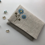 [送料無料]コットンリネンの刺繍ティッシュケース　〜空の色〜　プレゼントに！