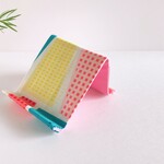 スマホスタンド☆インテリアに✧おしゃれなカラフル布★スマホの指定席に💺