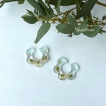 かすみ草のイヤーカフ《お花petit》ミルキーアクア＊ブルー