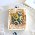 向日葵の追いかけっこ（群青色）　刺繍ヘアゴム／ポニーフック／ブローチ