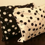 再販モノトーンチェリー黒☆バックの中を整頓大きめファスナーポーチ