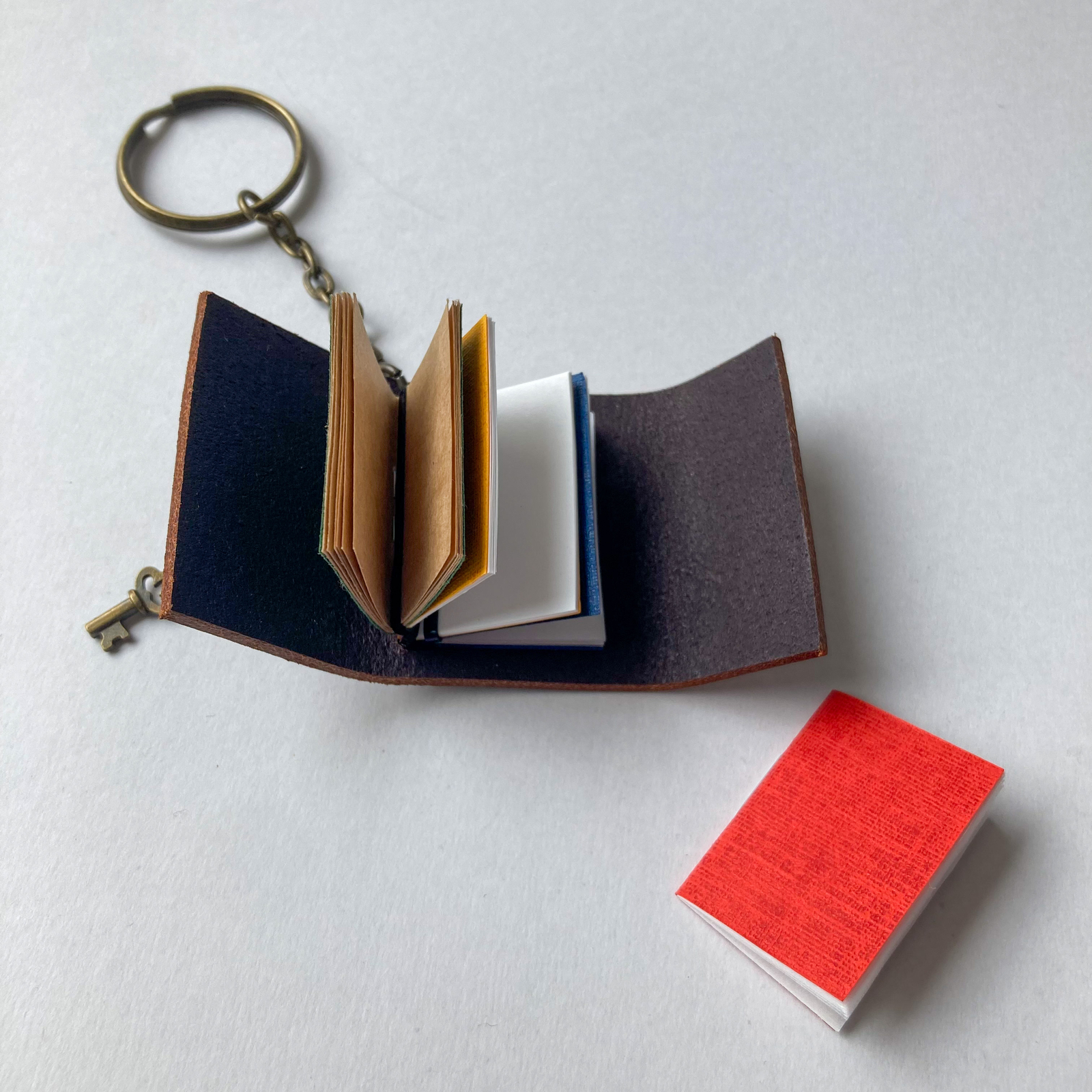 ミニレザーノートキーホルダー ネイビー - Subee | minne byGMOペパボ