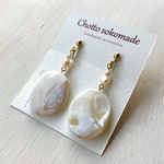 mother of pearl oval イヤリング/ピアス
