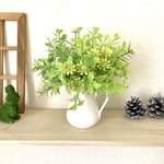 白い陶器のミルクポット◇黄色い縁取り小花◇フェイクグリーン◇インテリア